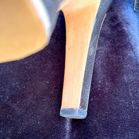 CHANEL SILVER METALLIC LEATHER  HIGH HEEL ANKLE BOOTIES ! - 9 - GORGEOUS !🔥💋 - Picture 12 of 15